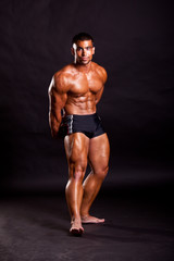 Naklejka premium young bodybuilder posing