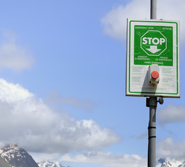 bouton d'urgence sur les pistes,remontée mécanique