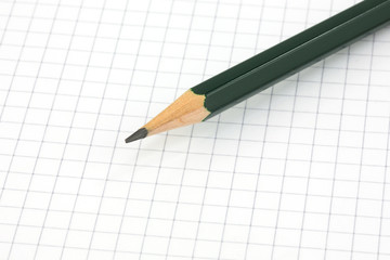 Bleistift auf Notizblock