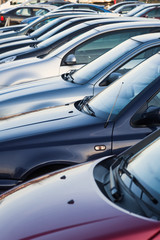 Autos in einer Reihe