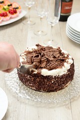 Torta panna e cioccolato farcita