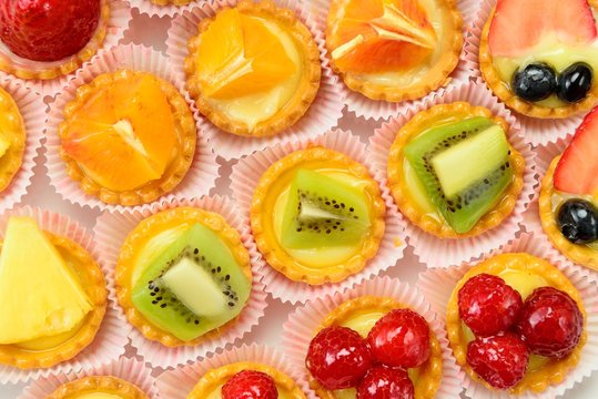 Pasticcini mignon alla frutta con crema pasticcera