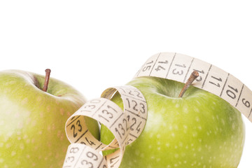 zwei grüne Äpfel mit Bandmaß