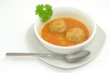 klopsy z mięsa mielonego w sosie pomidorowym