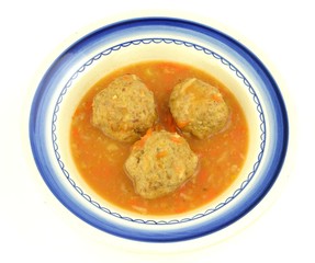 klopsy z mięsa mielonego w sosie pomidorowym