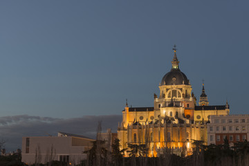 Fototapeta na wymiar Katedra Almudena, Madryt