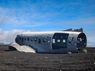 Airplane wreckage ( Douglas R4D Dakota DC-3 C 117 )