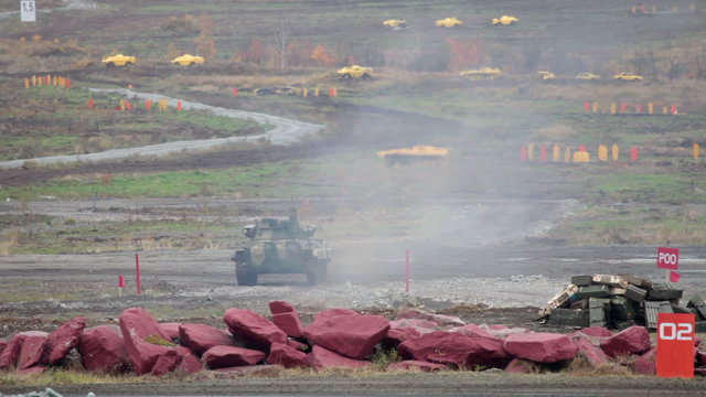 Infantry fighting vehicle fires antitank missile