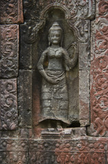 Fototapeta na wymiar Apsara rze¼bione na kolumnach kamiennych Angkor Wat