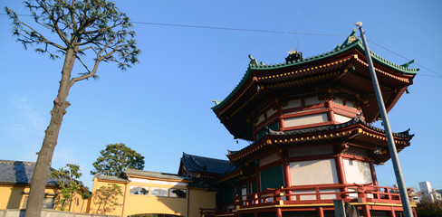 Obraz premium Benten Do Temple in Famous Ueno park area, Tokyo Japan