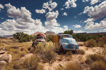 Foto auf Acrylglas Rostige Autos in einer verlassenen Stadt entlang der Route 66 © Andrew Bayda