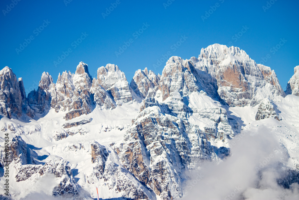 Sticker dolomites in winter