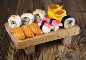 Plakaty  Sushi tradycyjne japońskie jedzenie?