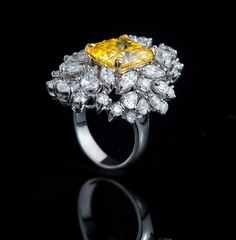 Diamond ring shot on a black reflective background © Ramzi