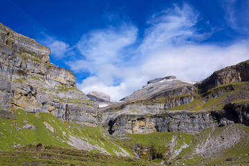 Naklejka premium Monte Perdido and Soum Raymond at Soaso circus in Ordesa Valley