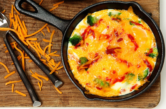 Oven Baked Skillet Eggs with Brocoli, Cheese and Sriracha Sauce