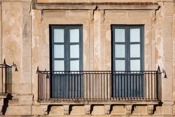 Fototapeta na wymiar Typical renaissance windows with balcony, Italy