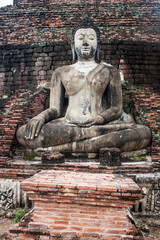 Fototapeta na wymiar Buddha image at Wat Mahathat temple ruin in Sukhothai 