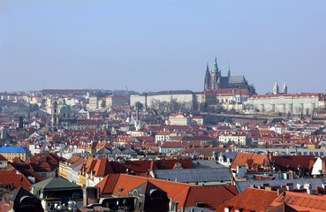 Fototapeta na wymiar a view across Prague to St Vitus's cathedral