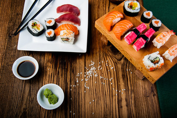 Fototapeta na wymiar Japanese seafood, sushi set