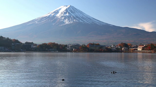 富士山と朝の河口湖