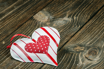 Obraz premium heart toy on a wooden table