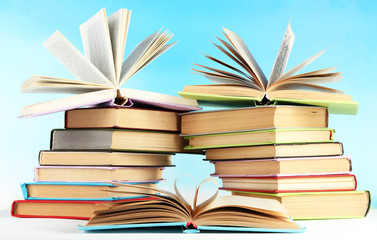 Naklejka premium Stacks of books on table on natural background