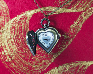 Memories of Love in Heart-shaped Pocket Watch Necklace Pendant
