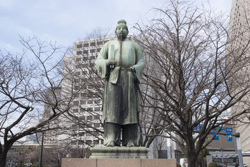 Naklejka premium Statue dans parc, Tokyo, Japon