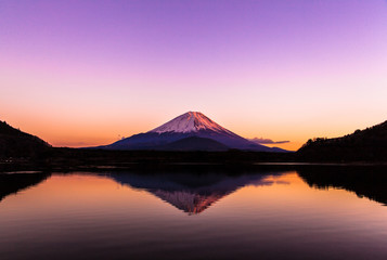 Inverted image of Mt.Fuji - silent early morning - obrazy, fototapety, plakaty