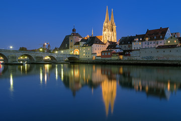 Cathedral and Stone Bridge in Regensburg at evening, Germany - obrazy, fototapety, plakaty
