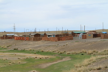 Dorf in der mongolischen Steppe