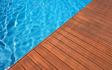 Terrasse en teck d'un Spa