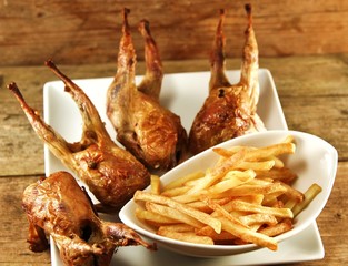 Pommes und Geflügel