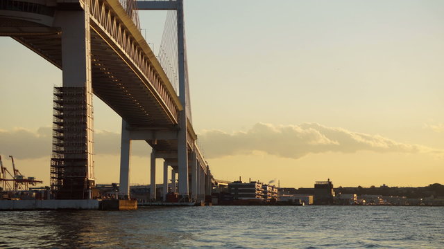 夕日を浴びる 横浜ベイブリッジ　インターバル撮影