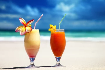 Tuinposter fresh fruit juices on a tropical beach © Iakov Kalinin