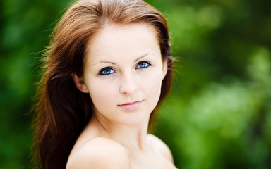 Beautiful Blue Eyed Woman. Beauty Portrait. Green Background. - 61252277