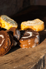 Jam roll cake with mold fungus, no longer suitable for consumpti