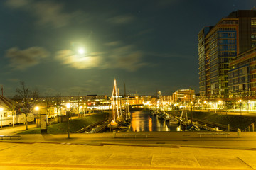 Fototapeta na wymiar Kiel oświetlone panoramę