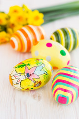 Fototapeta na wymiar Easter eggs with yellow daffodils