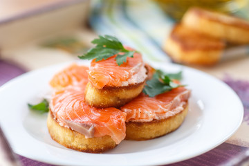 Fried toast with salted salmon