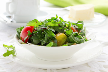 Salad with ruccola and tomatoes.