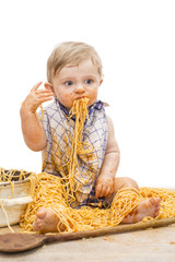 Kleiner Bub isst Spaghetti :-)