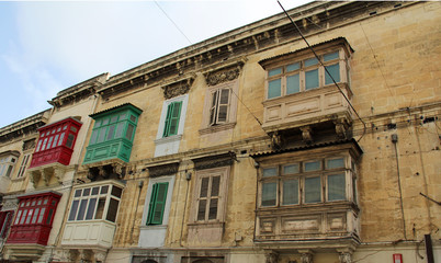 Fototapeta na wymiar Balcons typiques à Malte la Valette