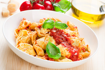 Tortellini with tomato sauce and cheese