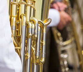 Golden tuba mechanism