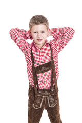 Bub in bayrischer Tracht ganz lässig