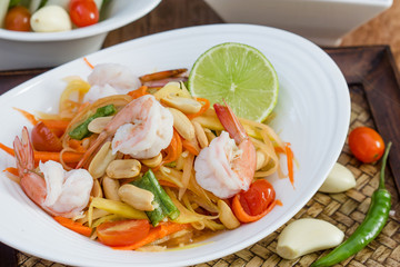 green papaya salad thai food
