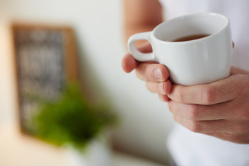 Holding cup