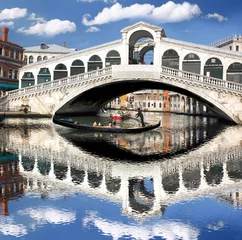 Papier Peint photo Pont du Rialto Venise avec le pont du Rialto en Italie